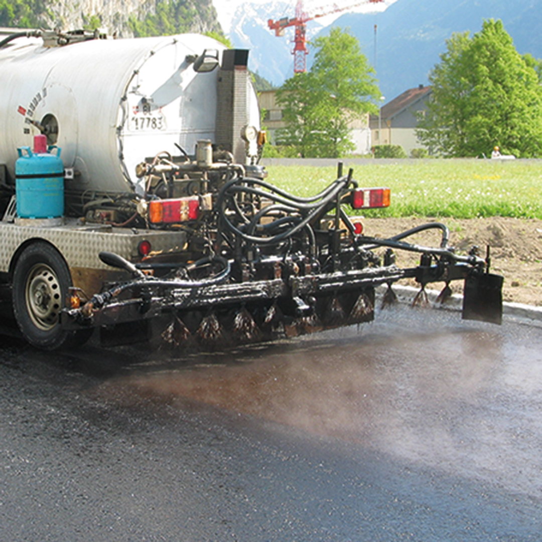 Application of tack coat on dry and dust-free substrate