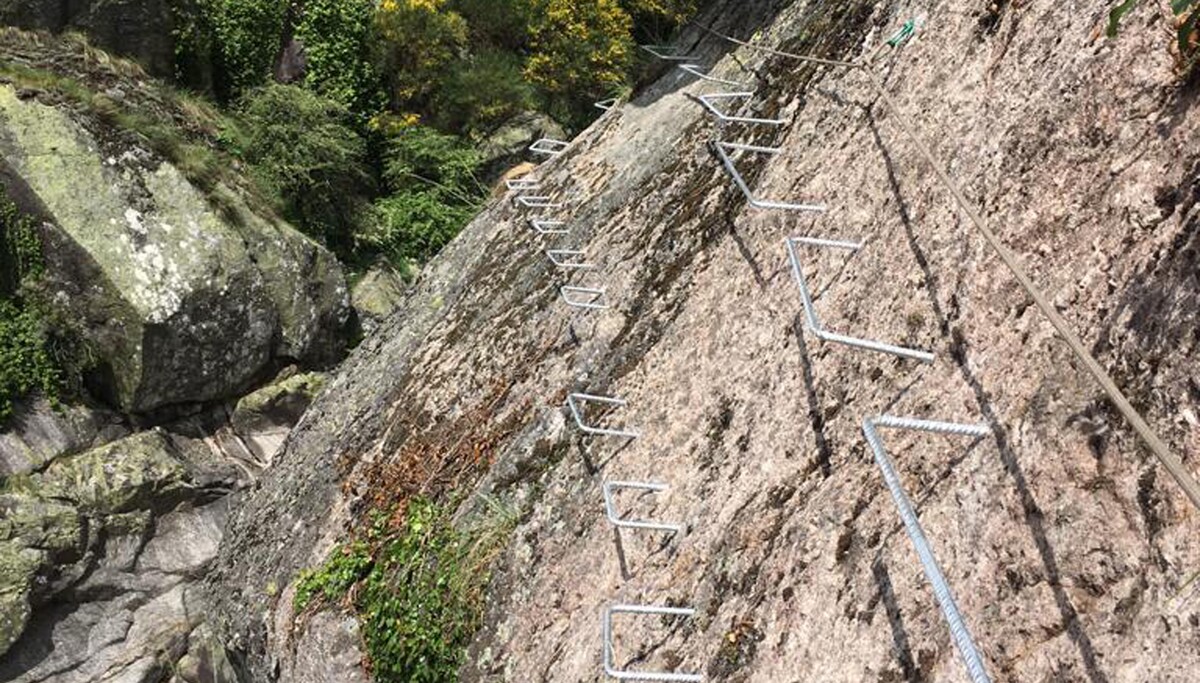 Ancoragem Química numa Via Ferrata 