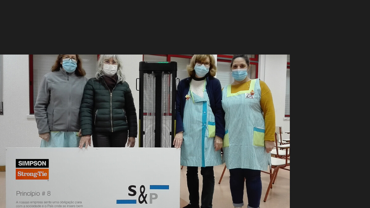 S&P faz Brilhar Luz Ultrvioleta na Escola Local