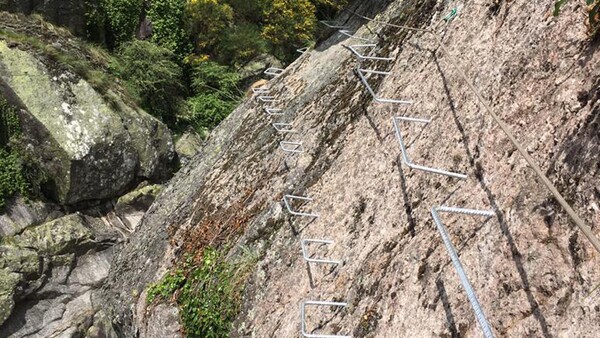 Ancoragem Química numa Via Ferrata 