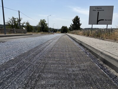 Grelha Carbophalt G 200/200 aplicada sobre a emulsão